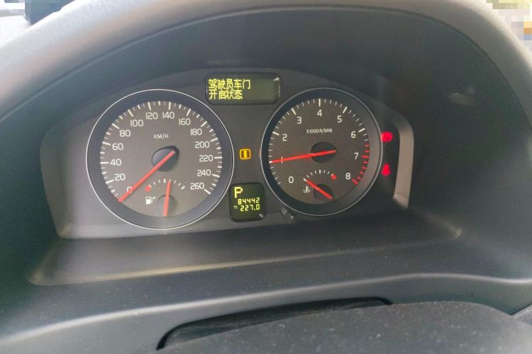 Used Volvo S40 2011 2.0L Automatic ZhiShang Edition Instrument Cluster