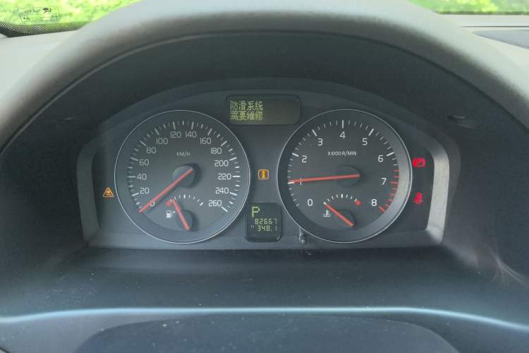 Used Volvo S40 2011 2.0L Automatic ZhiShang Edition Instrument Cluster