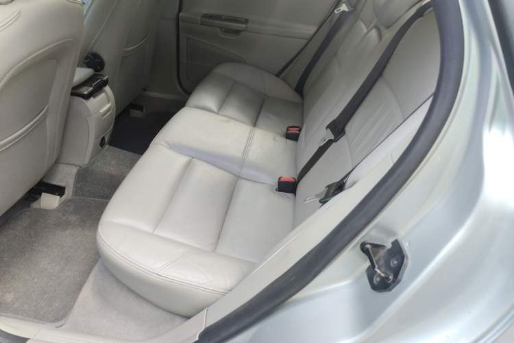 Used Volvo S40 2011 2.0L Automatic ZhiShang Edition Left Rear Seat