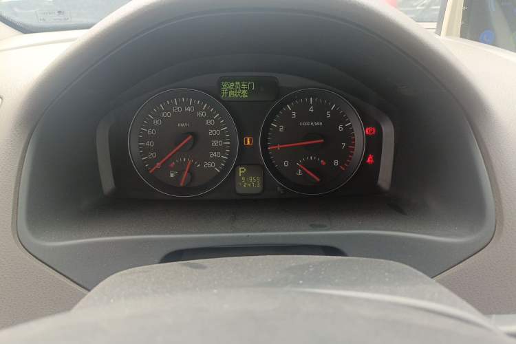 Used Volvo S40 2011 2.0L Automatic ZhiShang Edition Odometer Close Up
