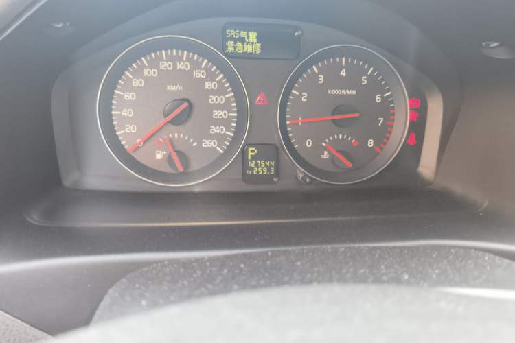 Used Volvo S40 2011 2.0L Automatic ZhiShang Edition Odometer Close Up