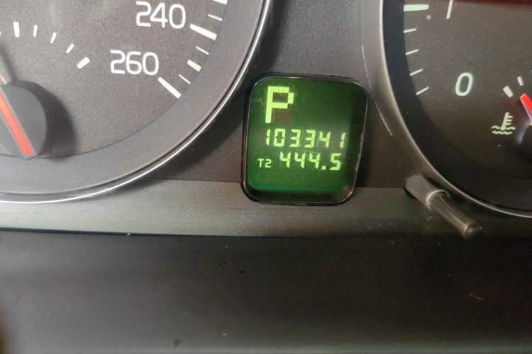 Used Volvo S40 2011 2.0L Automatic Zhiya Edition Odometer Close Up