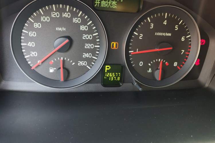 Used Volvo S40 2011 2.0L Automatic ZhiShang Edition Odometer Close Up