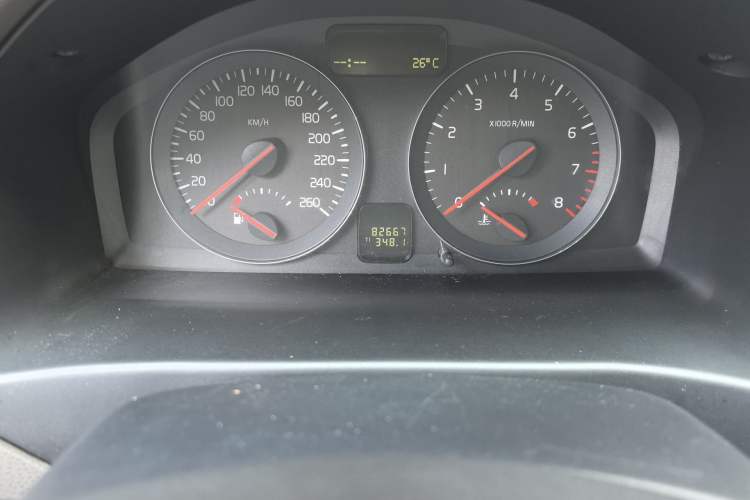 Used Volvo S40 2011 2.0L Automatic ZhiShang Edition Odometer Close Up