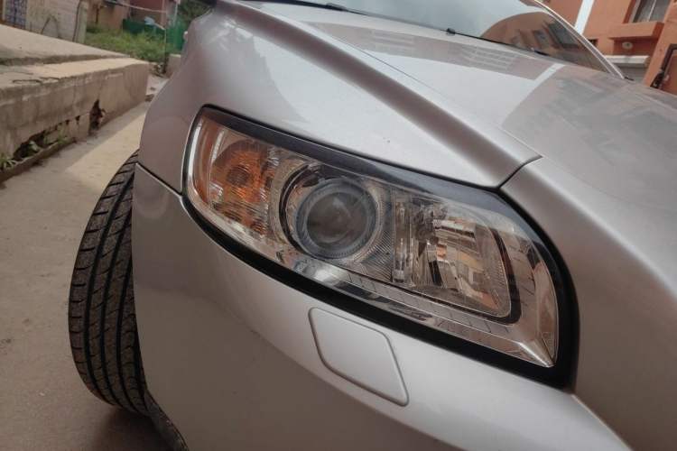 Used Volvo S40 2011 2.0L Automatic Zhiya Edition Right Front Headlight