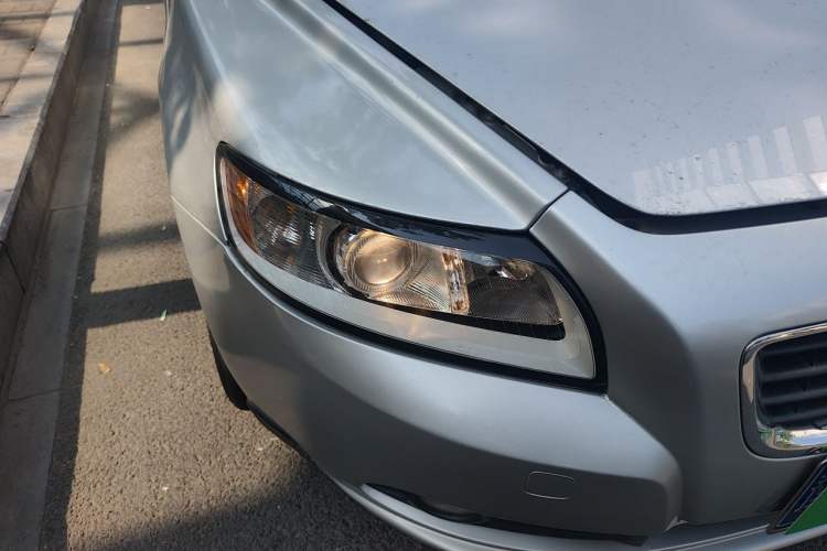 Used Volvo S40 2011 2.0L Automatic ZhiShang Edition Right Front Headlight