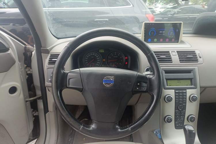 Used Volvo S40 2011 2.0L Automatic ZhiShang Edition Steering Wheel