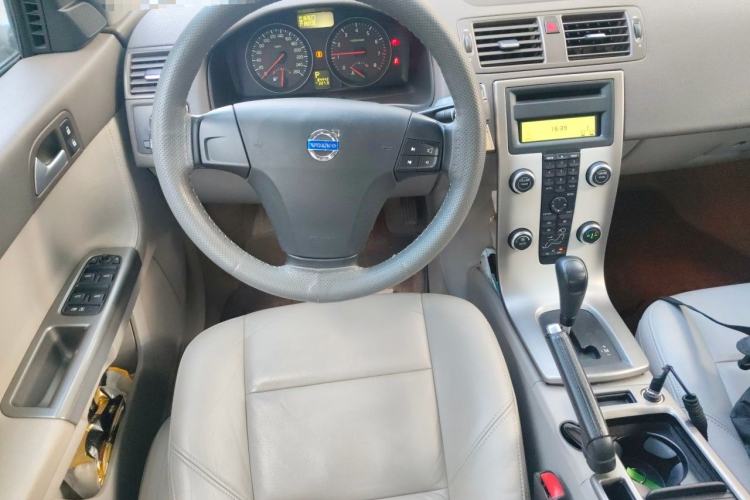Used Volvo S40 2011 2.0L Automatic ZhiShang Edition Steering Wheel