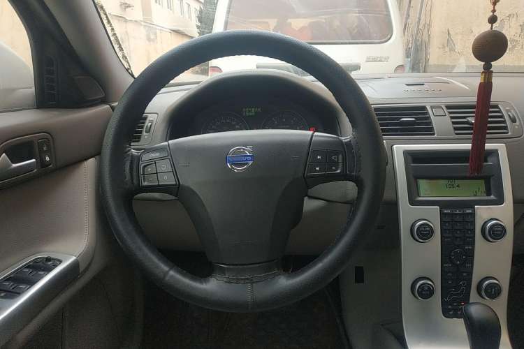 Used Volvo S40 2011 2.0L Automatic Zhiya Edition Steering Wheel