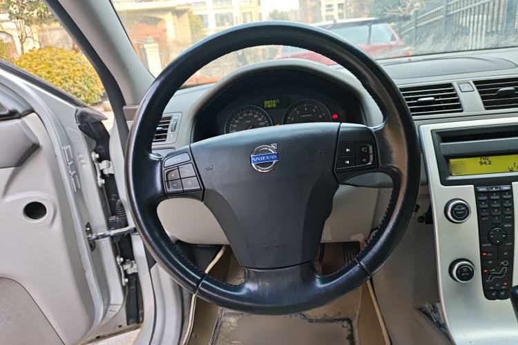 Used Volvo S40 2011 2.0L Automatic Zhiya Edition Steering Wheel