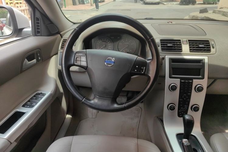 Used Volvo S40 2011 2.0L Automatic Zhiya Edition Steering Wheel