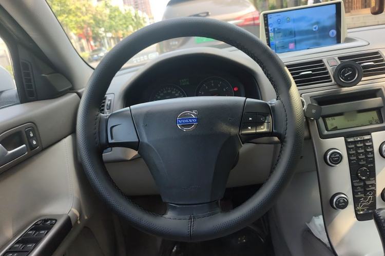 Used Volvo S40 2011 2.0L Automatic ZhiShang Edition Steering Wheel