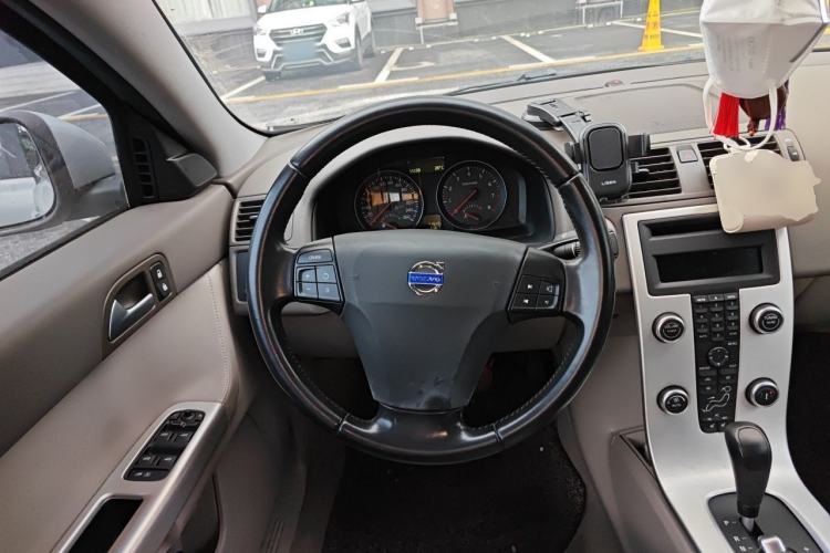 Used Volvo S40 2011 2.0L Automatic Zhiya Edition Steering Wheel