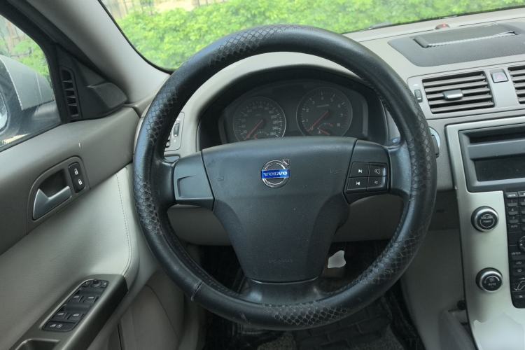 Used Volvo S40 2011 2.0L Automatic ZhiShang Edition Steering Wheel