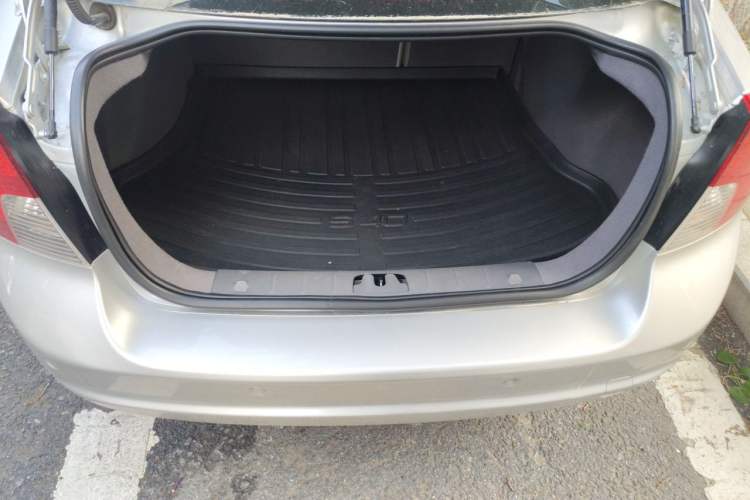 Used Volvo S40 2011 2.0L Automatic ZhiShang Edition Trunk