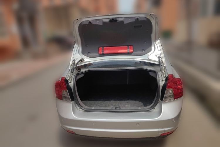 Used Volvo S40 2011 2.0L Automatic Zhiya Edition Trunk