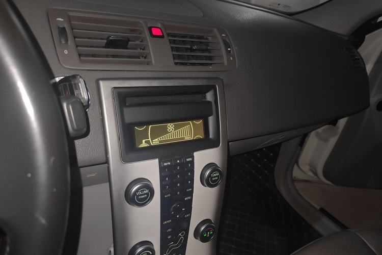 Used Volvo S40 2011 2.0L Automatic ZhiShang Edition Audio And AC Panel