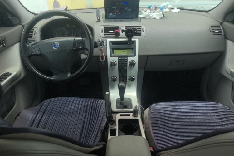 Used Volvo S40 2011 2.0L Automatic ZhiShang Edition Center Console