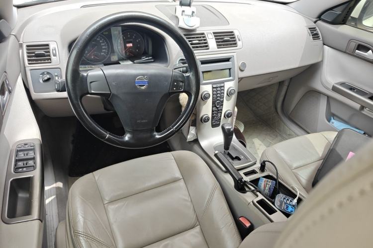 Used Volvo S40 2011 2.0L Automatic ZhiShang Edition Center Console