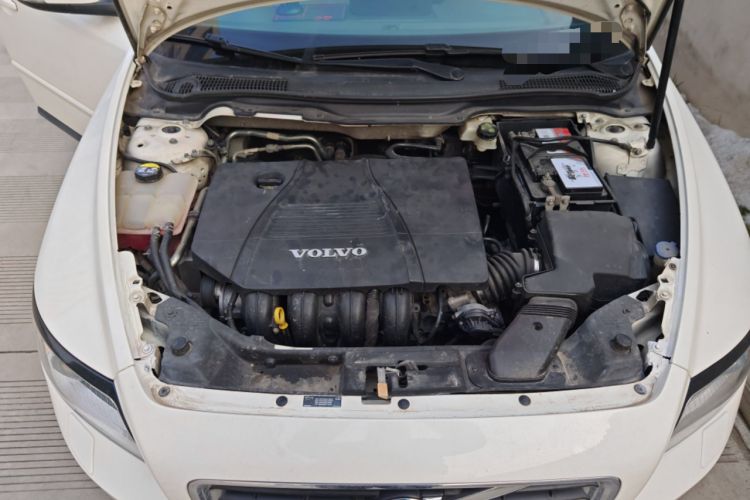 Used Volvo S40 2011 2.0L Automatic Zhiya Edition Engine Bay