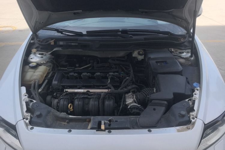 Used Volvo S40 2011 2.0L Automatic ZhiShang Edition Engine Bay