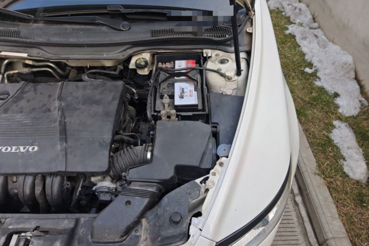 Used Volvo S40 2011 2.0L Automatic Zhiya Edition Engine Bay Left