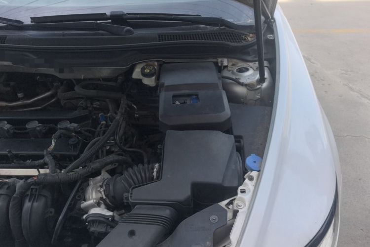 Used Volvo S40 2011 2.0L Automatic ZhiShang Edition Engine Bay Left
