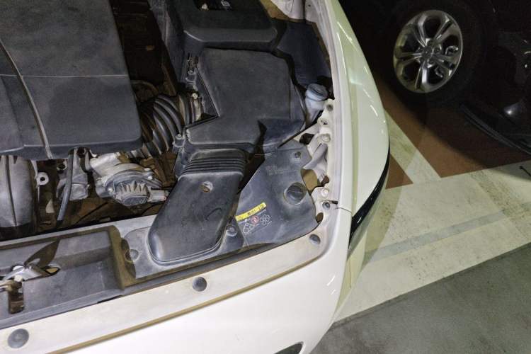 Used Volvo S40 2011 2.0L Automatic Zhiya Edition Engine Bay Left