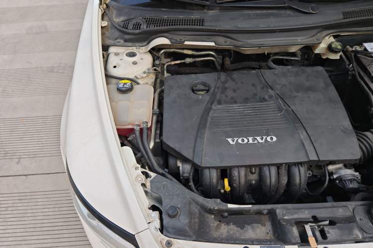 Used Volvo S40 2011 2.0L Automatic Zhiya Edition Engine Bay Right