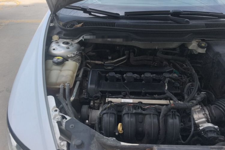 Used Volvo S40 2011 2.0L Automatic ZhiShang Edition Engine Bay Right