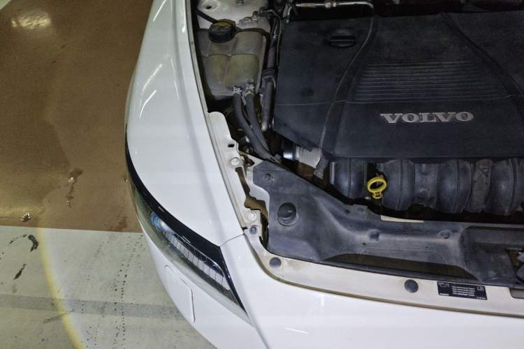 Used Volvo S40 2011 2.0L Automatic Zhiya Edition Engine Bay Right