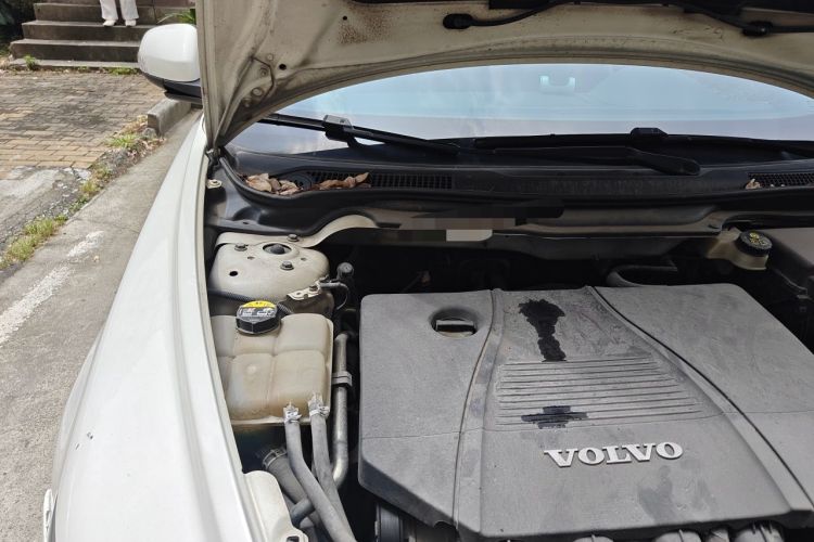 Used Volvo S40 2011 2.0L Automatic ZhiShang Edition Engine Bay Right