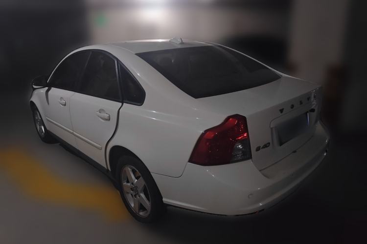Used Volvo S40 2011 2.0L Automatic ZhiShang Edition Exterior 3