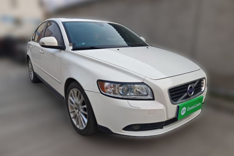 Used Volvo S40 2011 2.0L Automatic Zhiya Edition Front Right 45 Deg