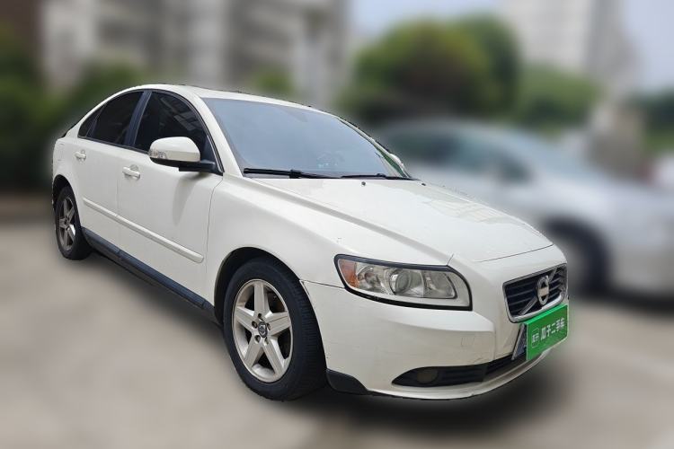 Used Volvo S40 2011 2.0L Automatic ZhiShang Edition Front Right 45 Deg