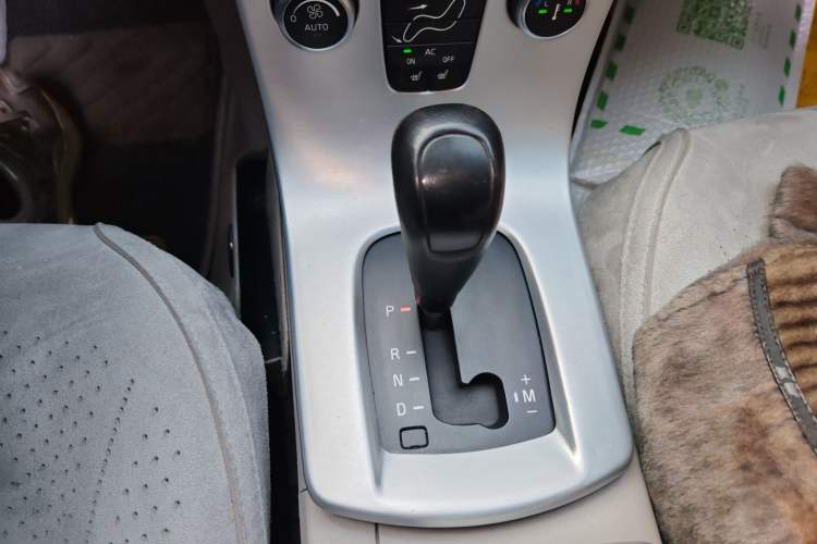 Used Volvo S40 2011 2.0L Automatic Zhiya Edition Gear Lever