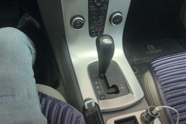 Used Volvo S40 2011 2.0L Automatic ZhiShang Edition Gear Lever