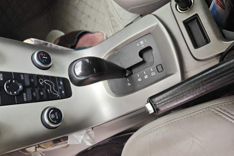 Used Volvo S40 2011 2.0L Automatic ZhiShang Edition Gear Lever