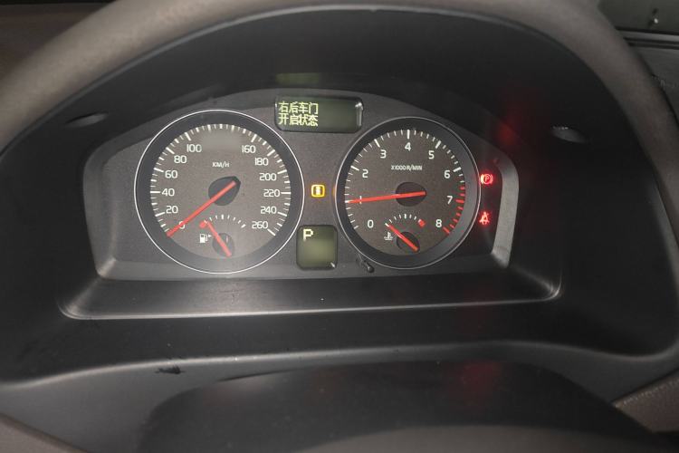 Used Volvo S40 2011 2.0L Automatic ZhiShang Edition Instrument Cluster