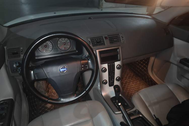 Used Volvo S40 2011 2.0L Automatic ZhiShang Edition Interior 2
