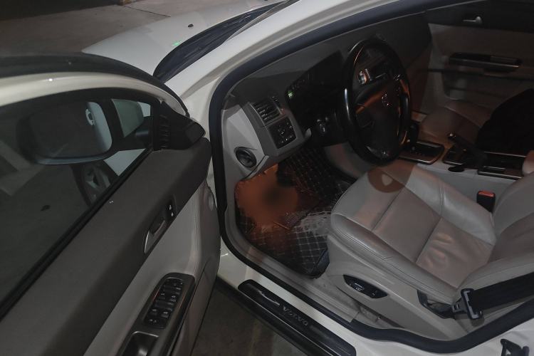 Used Volvo S40 2011 2.0L Automatic ZhiShang Edition Interior 3