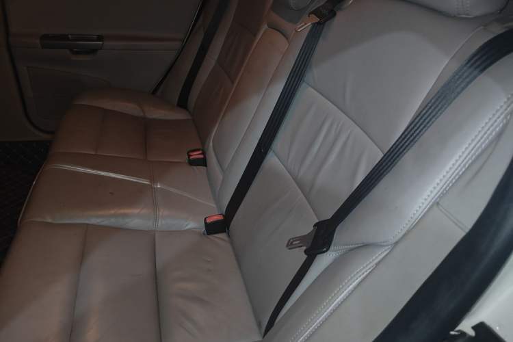 Used Volvo S40 2011 2.0L Automatic ZhiShang Edition Interior 4