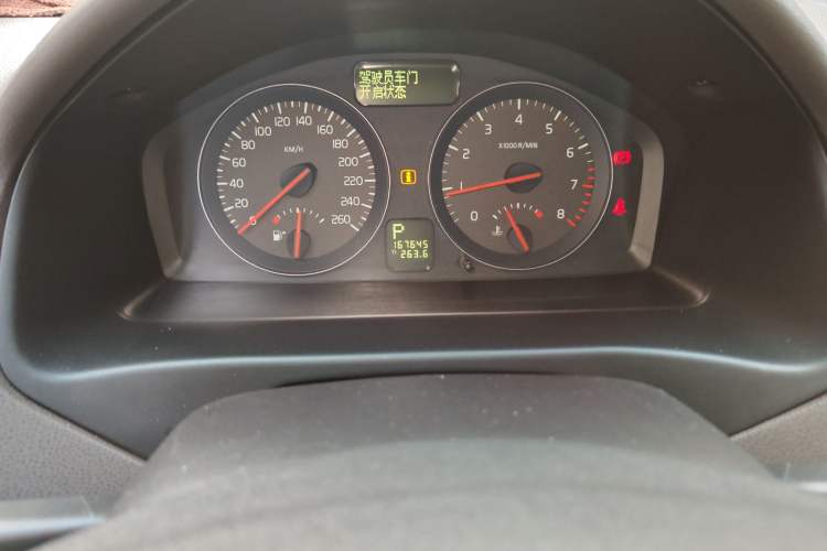 Used Volvo S40 2011 2.0L Automatic Zhiya Edition Odometer Close Up