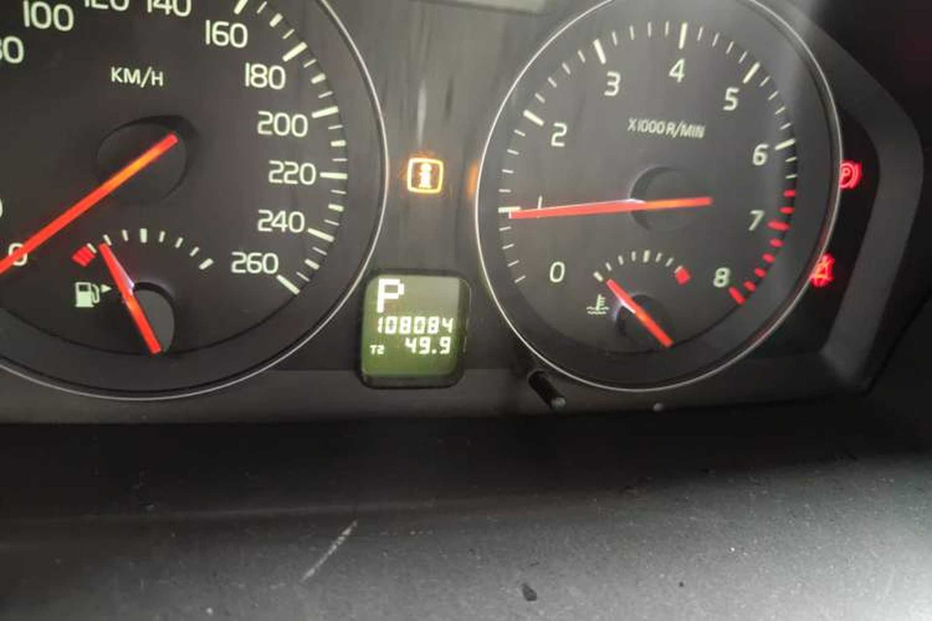 Used Volvo S40 2011 2.0L Automatic ZhiShang Edition Odometer Close Up