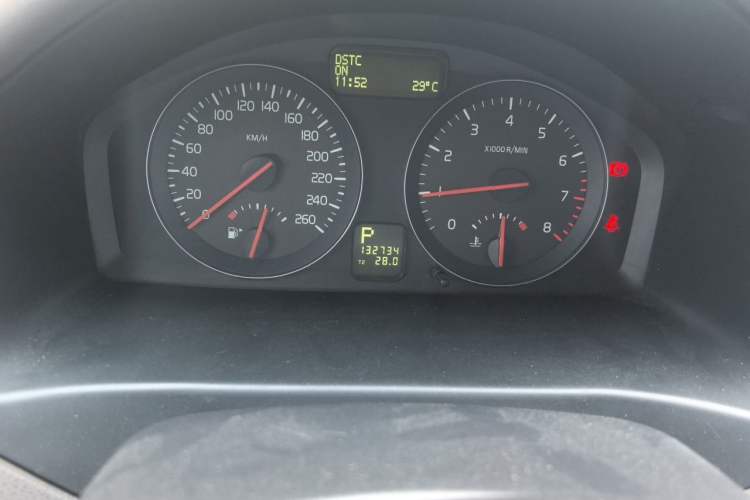 Used Volvo S40 2011 2.0L Automatic ZhiShang Edition Odometer Close Up