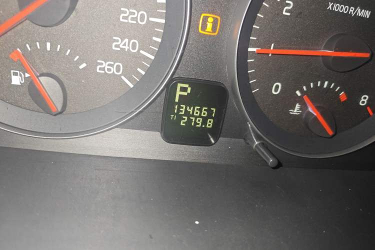 Used Volvo S40 2011 2.0L Automatic ZhiShang Edition Odometer Close Up