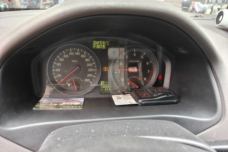 Used Volvo S40 2011 2.0L Automatic ZhiShang Edition Odometer Close Up