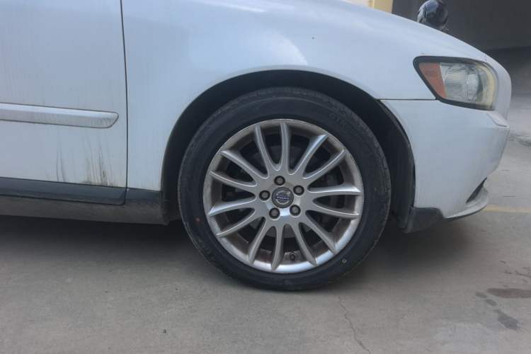 Used Volvo S40 2011 2.0L Automatic ZhiShang Edition Right Front Wheel Hub