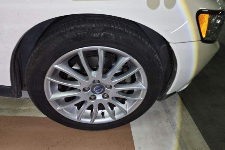 Used Volvo S40 2011 2.0L Automatic Zhiya Edition Right Front Wheel Hub