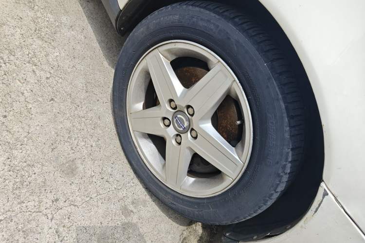Used Volvo S40 2011 2.0L Automatic ZhiShang Edition Right Front Wheel Hub